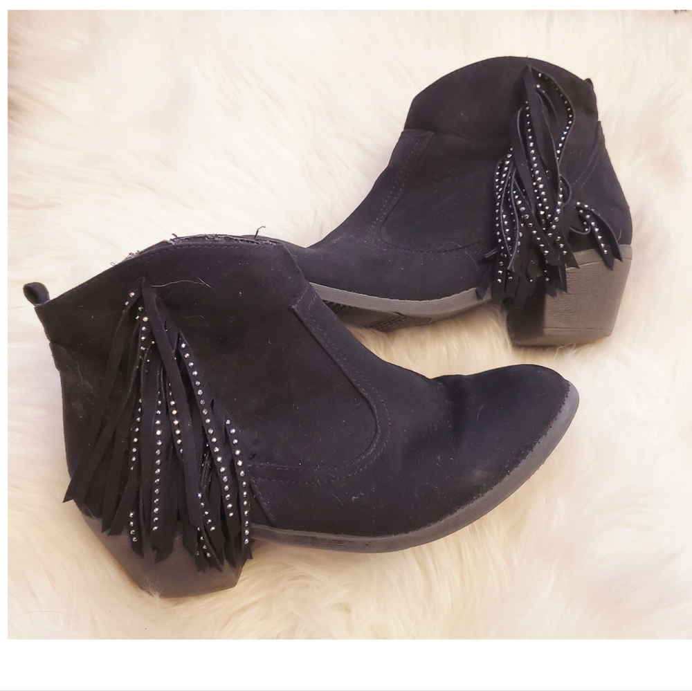 Sale! Girls Black Boots with tassels - Picture 1 of 6